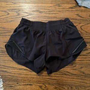 Lululemon Hotty Hot Shorts 2.5”